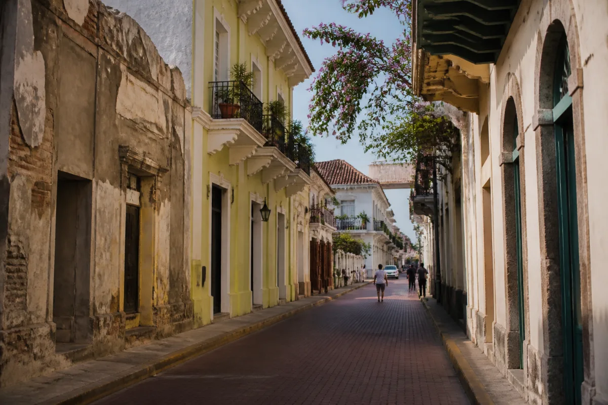 Panama Investment Residency: How a $300,000 Property Purchase Affects Residence Permit and Citizenship