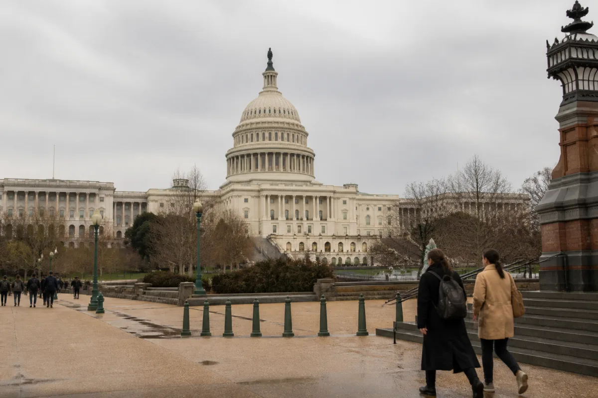 Что меняется в США с 1 октября 2026: повышение пошлин, отмена медикейда и права на работу