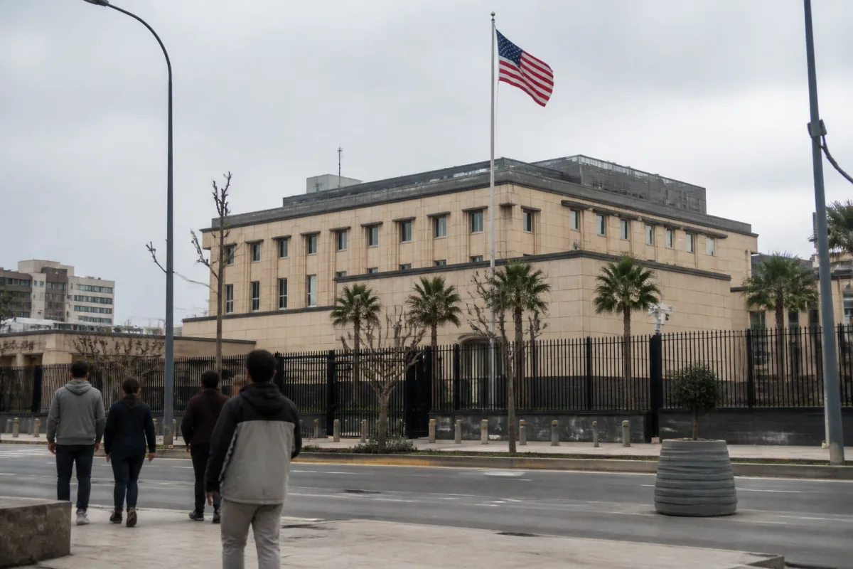 Иллюстрация консульской обработки дела заявителя за пределами США после активации запрета