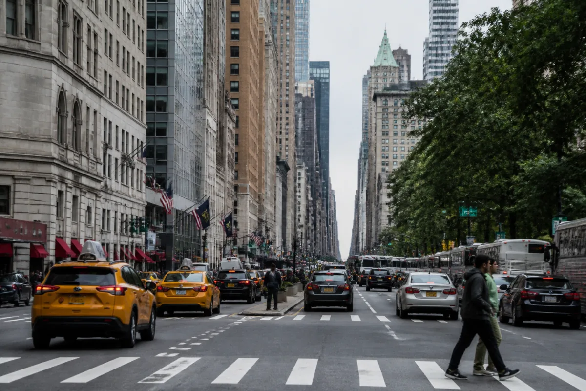 Moving to the USA in 2026: how much does it actually cost to start for a couple without children