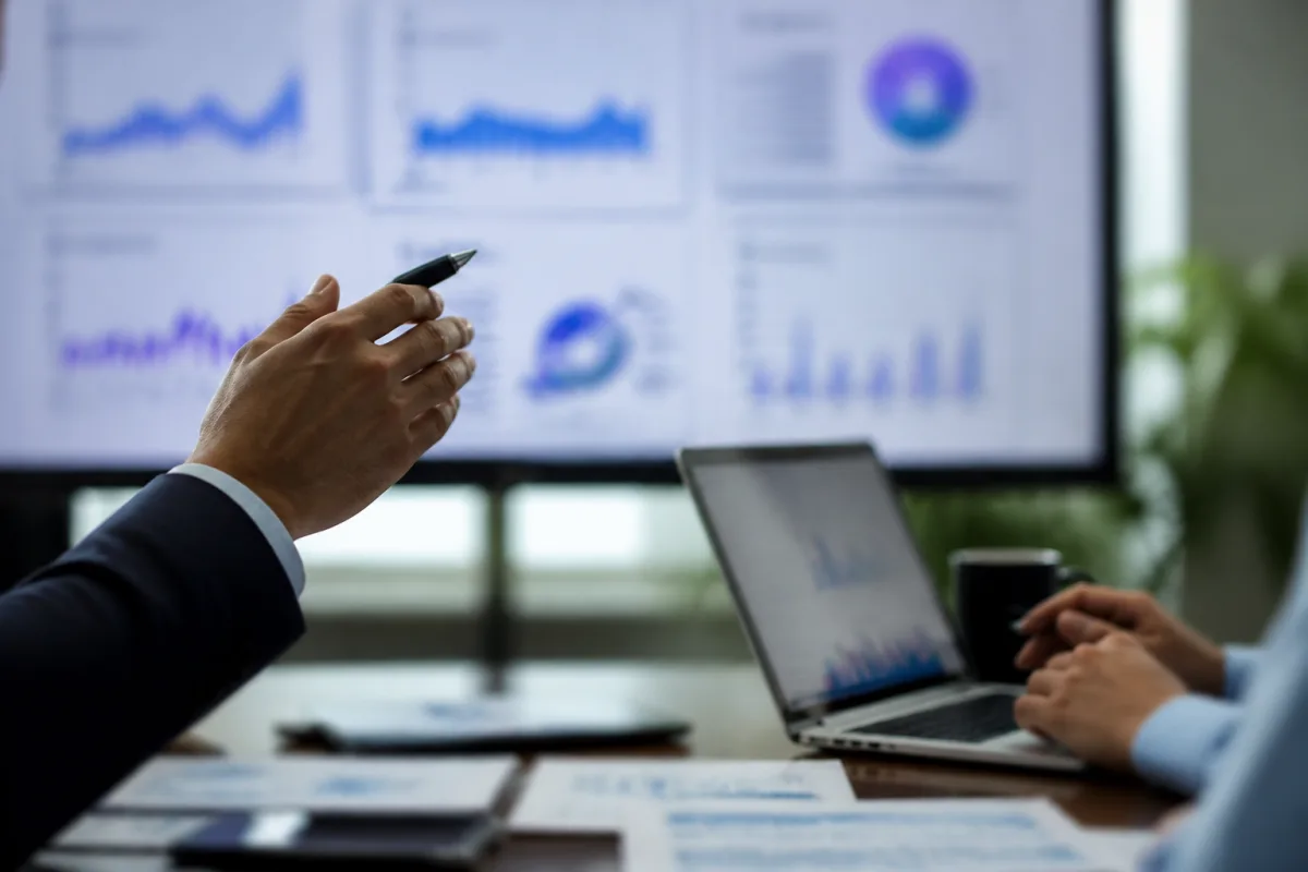 Scale of E-2 investment amounts from the risky minimum to the recommended $100,000