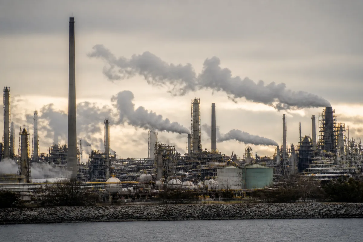 Trump Asks Ukraine Not to Strike Russian Oil Refineries: Why This Benefits the Kremlin
