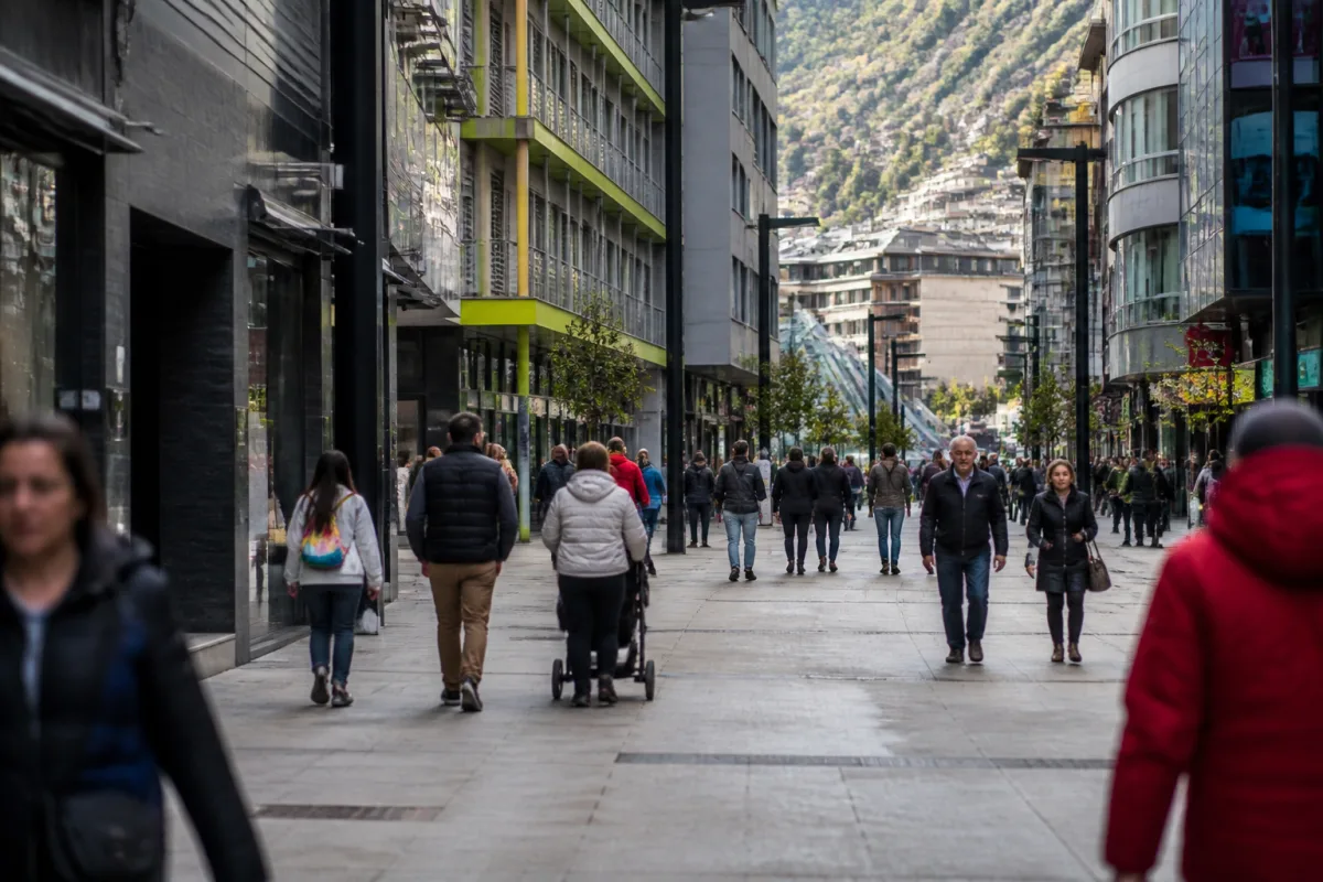 Comparison of Andorra's former €600,000 investor residency program and the new annual quota of 20–30 places